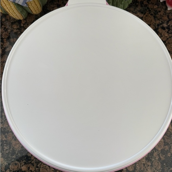 NEW 💗🤍💗 Tupperware Pink Thatsa mega 32 cup bowl with white lid - Picture 4 of 6